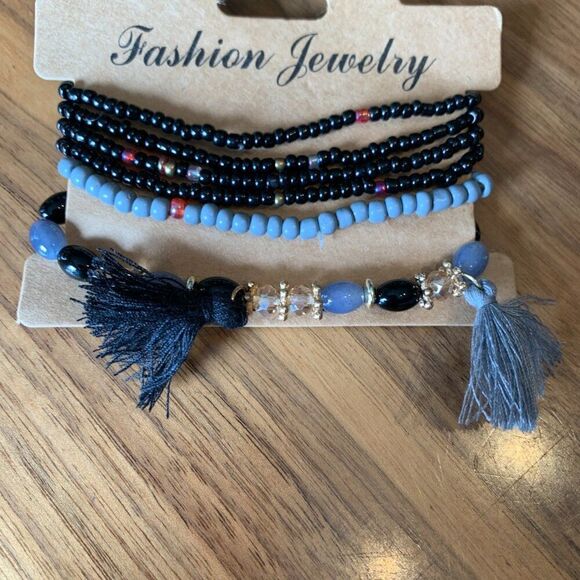 New, bundle of 3 packs of 6 strands each, beads and charms on stretch chord - Picture 10 of 15